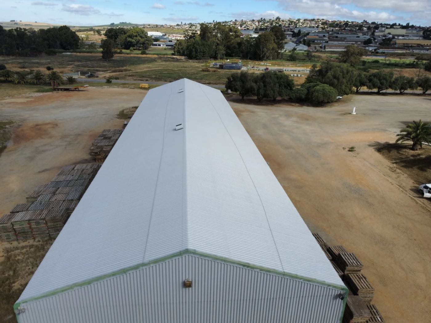 Packshed roof sealed in white